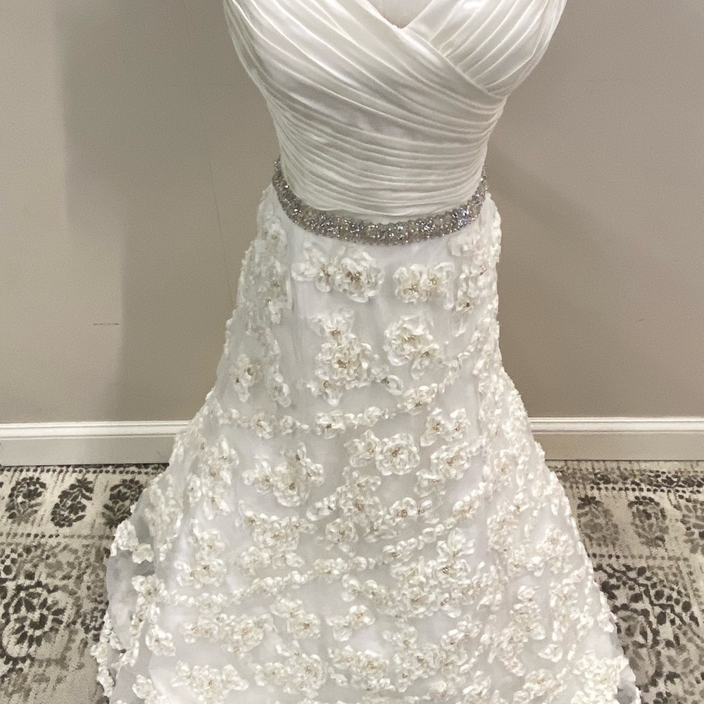 NWT Tony Bowls Wedding Dress. Size 14. - Picture 4 of 9